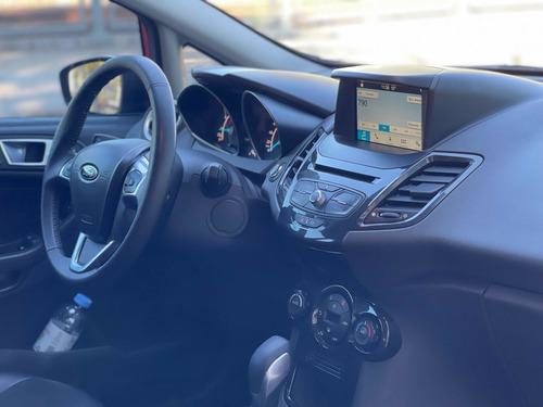 Imagen 10 de 14 de Ford Fiesta Kinetic Design 1.6 Titanium Powershift 120cv