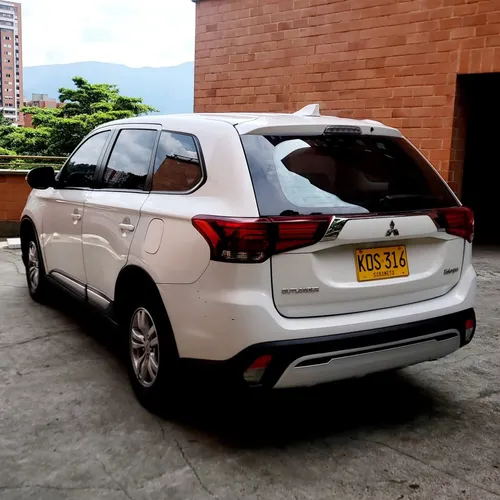 ¡casi Nuevo! Mitsubishi Outlander Kaiteki 2.4 Cvt Lx