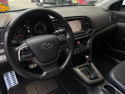 Imagem 4 de 12 de Hyundai Elantra Special Edition 2.0 Aut 2017 Completo Teto