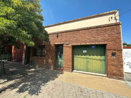 En Venta | Hermosa Propiedad En Moreno Sur Con Entrada De Auto Y Amplio Parque En Barrio Residencial