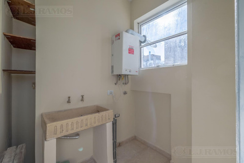 3 Ambientes - Impecable- Recoleta - Toilette - Super Luminoso