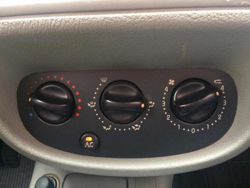 Renault Clio 2004 1.0 8v Authentique 3p