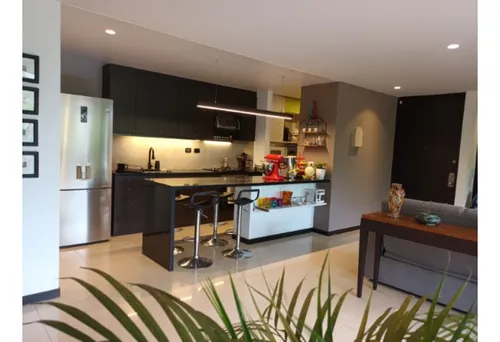 Rhbr-13767 Apto Piso 1 Poblado, Cola Del Zorro