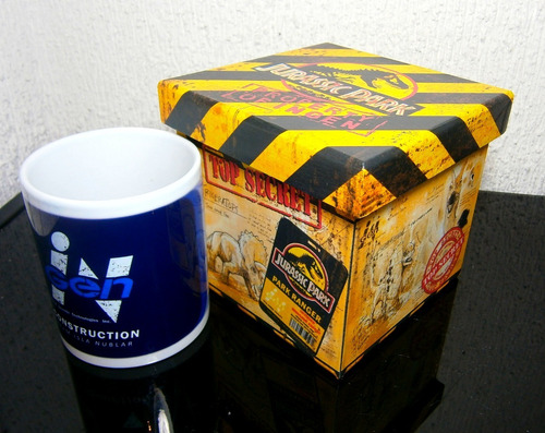 Taza Jurassic World Ingen, Con Caja De Madera Game Over