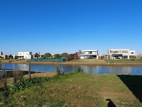 Imagen 22 de 25 de Casa Al Lago En Venta En El Canton!
