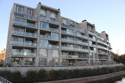 Imagen 2 de 8 de Venta Departamento En Dúplex 4 Ambientes En Tigre Con Vistas Al Puerto De Venice