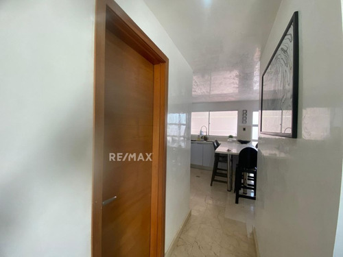 Re/max 2mil Alquila, Townhouse, Urbanización Vistamar, Maneiro, Isla De Margarita.