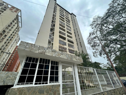 Deisim24-17454 Bello Apartamento En Venta Con Excelente Ubicación A Solo Unos Metros De La Av Bolivar Norte.