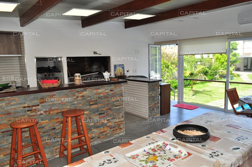 Espectacular Casa En Playa Mansa 3 Dormitorios A 150 Metros Del Mar-ref:28522