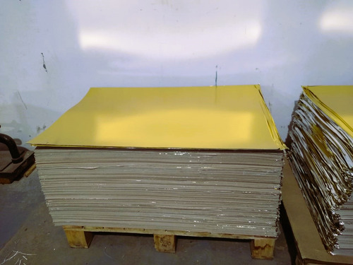 Cartón 1.5mm Laminado Dorado 70x100
