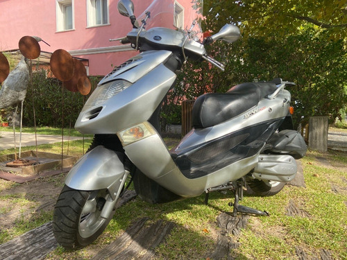 Moto Kymco Modelo Bet&win 250cc
