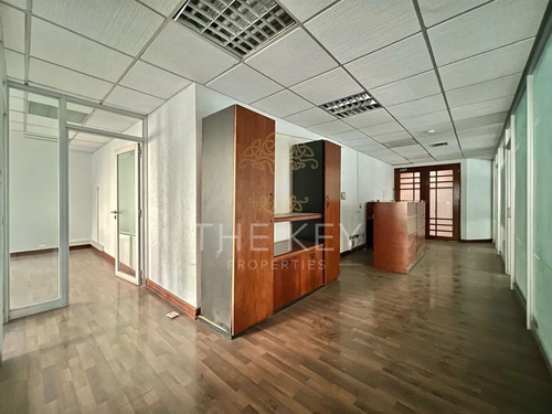 Oficina En Venta En Calle Encomenderos, Barrio El Golf