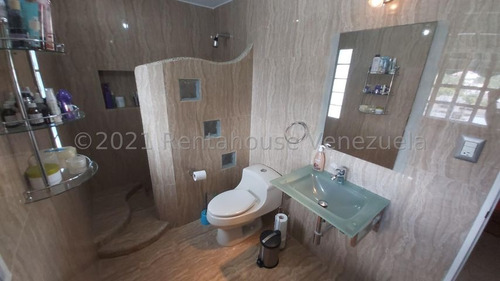 Imagen 12 de 14 de Casa En Venta En Cumbres De Curumo 22-3768 Carolina Fermoso 0424-2083128