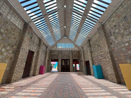 Casa De Campo En Venta En Sector Ojo De Agua El Castaño Remodelada Con Planta Electrica Piscina Y Sistema De Seguridad Kg:25-2941