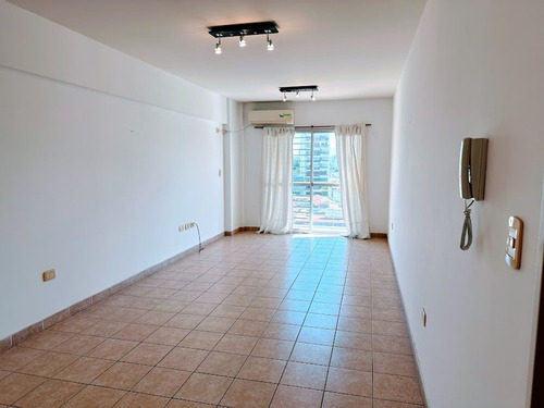 Venta Monoambiente Con Balcon Muy Luminoso Flores