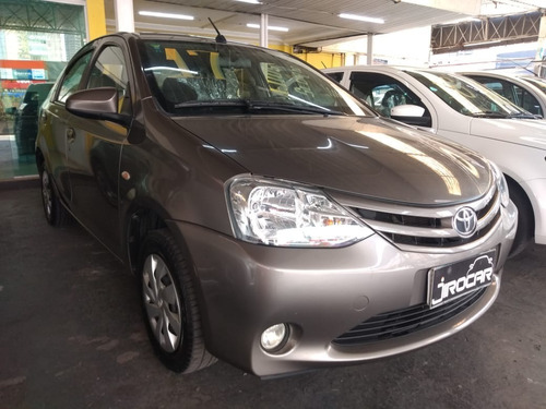 Toyota Etios Sedan Automatico