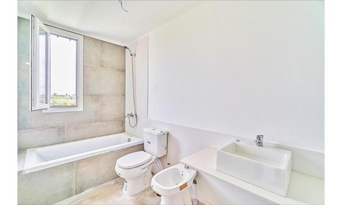 Impecable Casa En Barrio Los Castaños