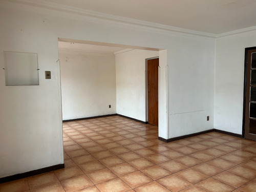 Acogedora Casa Sólida De Un Piso, Excelente Sector De Ñuñoa