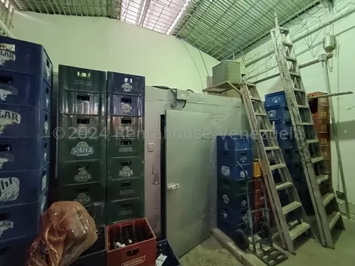 Fondo Comercio Negocio En Venta En Zona De Alto Trafico Av Ayacucho Con Cavas Cuartos Exhibidores Inventario Estef 25-4870