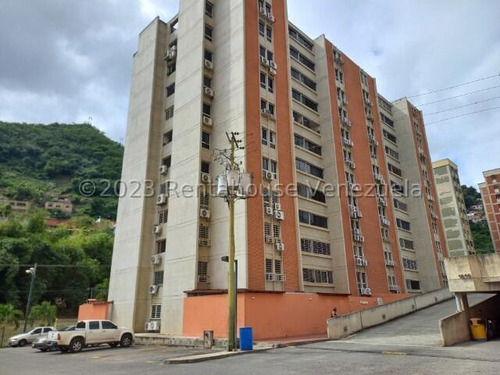 Se Vende Apartamento En  La Vaquera, Guarenas. 24-13767