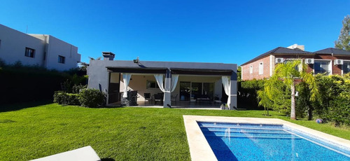 Venta. Casa Moderna Lote Interno, 4 Amb. Jardín Y Pileta. San Agustín. Villanueva.