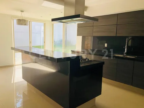 Casa En Venta, En El Palomar, Tlajomulco De Zuñiga, Jalisco.