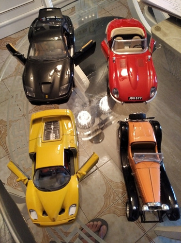 Carros A Escala Ferrari Cuatro Fabricados En Italia. Modelos