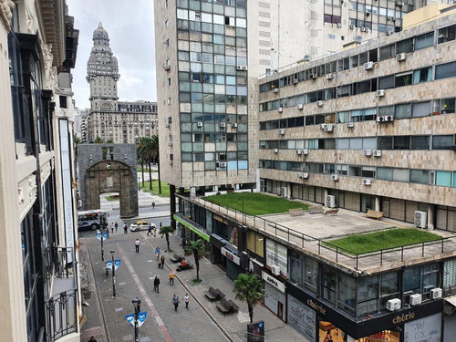Imagen 1 de 26 de Sarandi Entre Juncal Y B Mitre, Gran Oficina De 300m2 Totalmente Reciclada!!