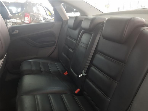 Ford Focus 2.0 Ghia Sedan 16v