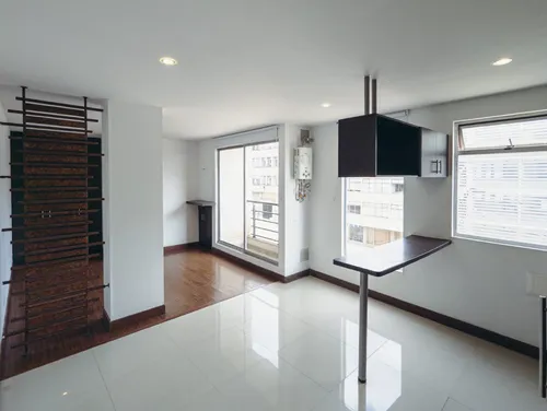 Apartaestudio Con Balcón Y Parqueadero Privado Cubierto