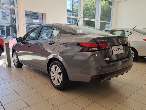 Imagen 6 de 25 de Nissan Versa Sense Cvt 1.6 120cv Cesar