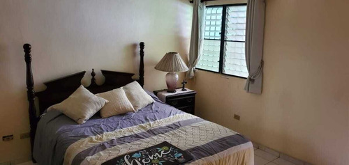 Vendo Amplio Local Comercial En Zona Universitaria.