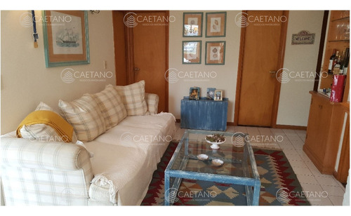 Apartamento De 2 Dormitorios Y 2 Baños A 1 Cuadra De Gorlero, Con Gran Terraza Y Parrillero Propio.