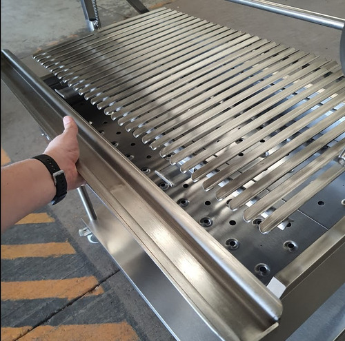 Asadores Argentinos Para Carbón Acero Inoxidable 120cm) 77kg Color Plateado