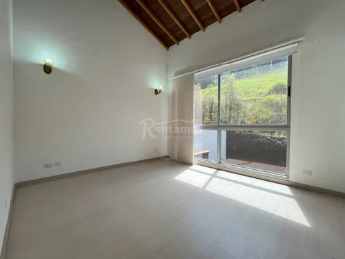 Casa En Arriendo En Loma Del Atravesado. Cod A776020