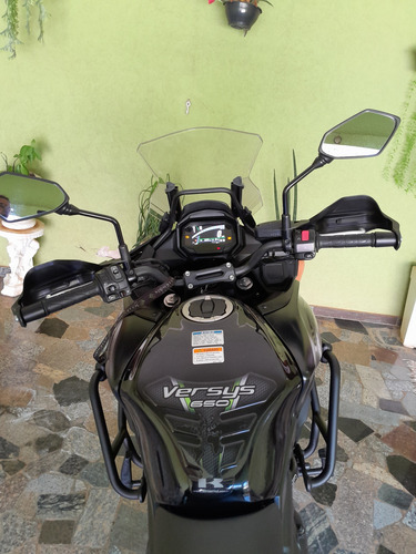 Moto Com Muitos Acessorios.