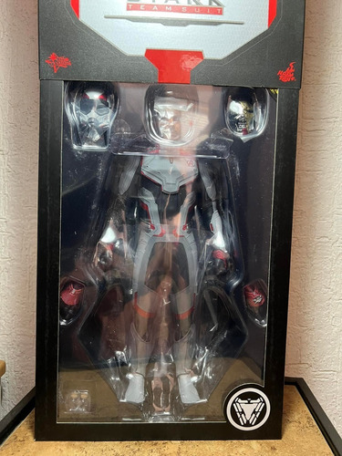 Tony Stark Team Suit Hot Toys 1/6 Avengers Endgame Iron Man (Usado)