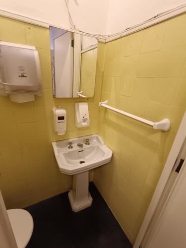Zabala Y Piedras Oficina 65m2 Con Kitchenette Y Baño.