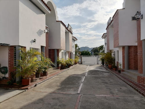 Imagen 4 de 7 de En Venta Town House Trigal Norte 04127439408