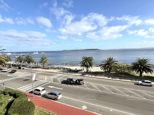 Apartamento En Venta En Edificio Espigon Frente Al Puerto