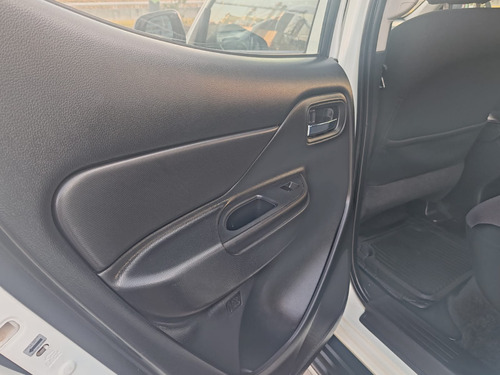 Mitsubishi L200 2.4 Cabina Doble 4x2 Mt