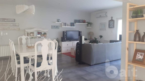 Imagen 3 de 26 de Venta Casa 3 Dormitorios Con Dependencia De Servicio, Moderna, Con Pileta, En La Rufina.