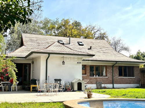 Clásica, Amplios Jardines 5d 3b+servicios