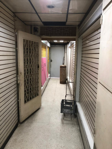 Jcm - Edificio En Venta En El Centro De Caracas, Cerca De La Plaza Bolívar. Uso Comercial / Oficinas. Ideal Para Tiendas Por Departamento