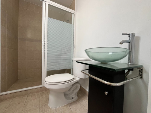 Casa En Privada, Ubicada A Un Costado Del Outlet De Punta Norte.