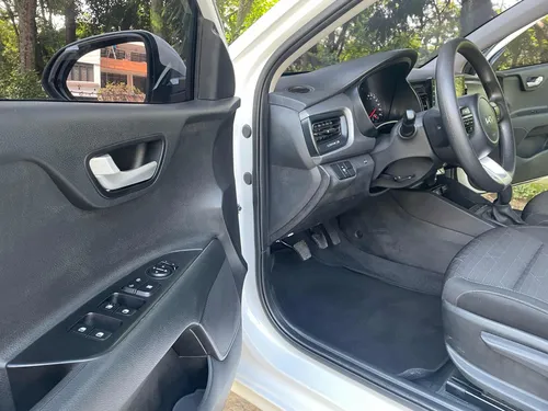 Kia Rio Vibrant 1.4 Mt