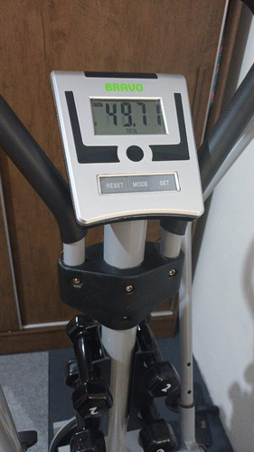 Imagen 4 de 5 de Elíptica Bravo 4 En 1 Bicicleta Ergométrica Pesas