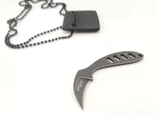 Neck knife. Cuchillos de cuello 