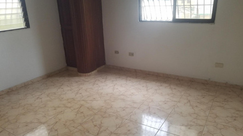 Imagen 12 de 15 de Alquilo Apartamento En El Italia (zona Oriental,proximol Parque Del Italia), 2 Nivel, Una Habitación Con Doble Closet (caoba), Baño, Sala Comedor, Sumergible, Tinaco, Parqueo Techado, Mant. Incluido