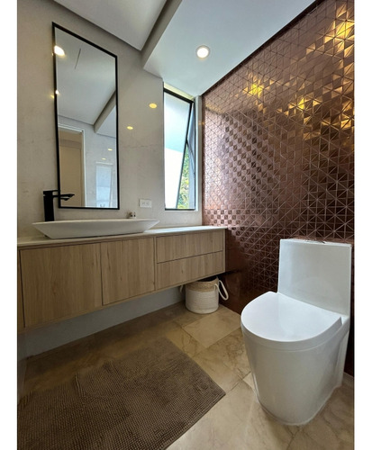 En Venta Apartamento Remodelado En Lomas De Las Mercedes